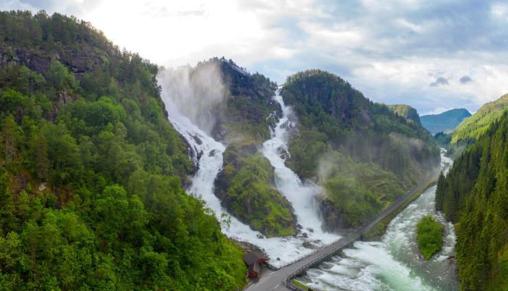 Autorundreisen Norwegen Låtefoss Wasserfall